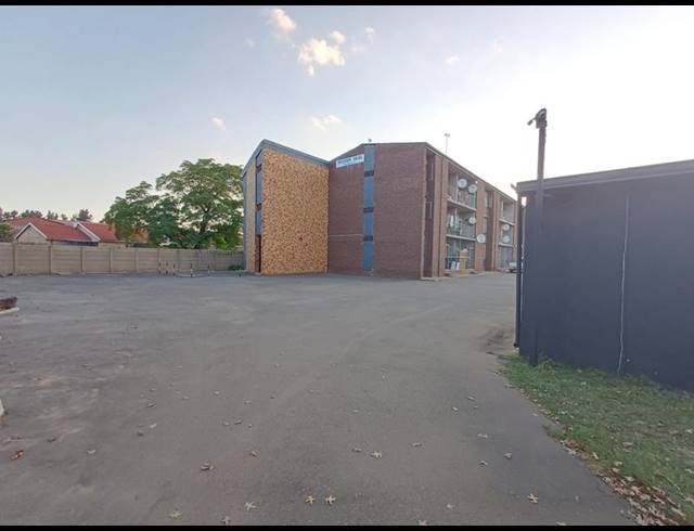 2 BEDROOM APARTMENT FOR SALE IN VANDERBIJLPARK CW 3